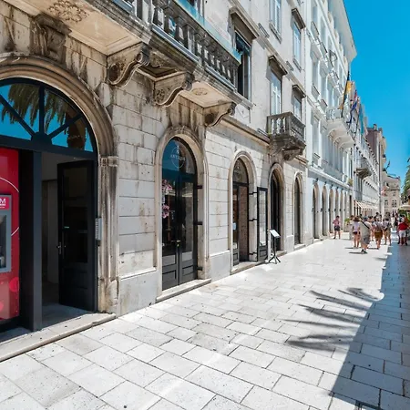 Luxury Blue On Riva Promenade *